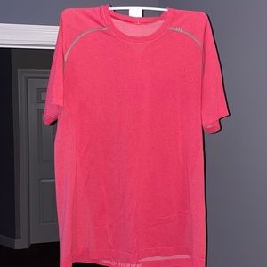 Men’s Large Lululemon Metal Vent Tech short sleeve